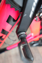 Load image into Gallery viewer, Road Crank Boots (Thin) Shimano 105 R7000 - Assioma compatible