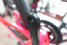 Load image into Gallery viewer, Road Crank Boots (Thin) Shimano 105 R7000 - Assioma compatible
